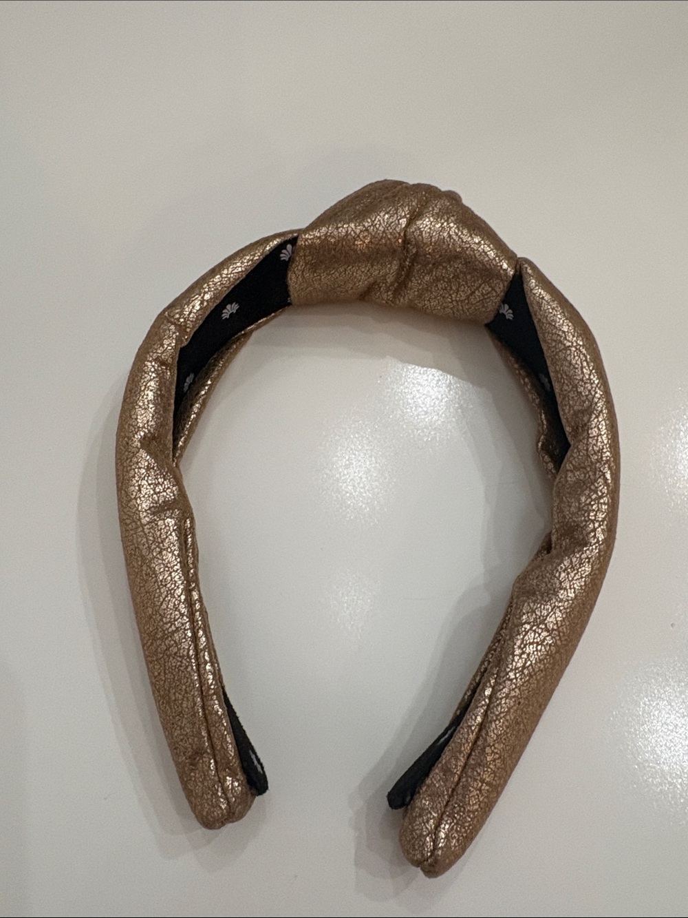 Lele Sadoughi Knotted Vegan Leather Headband – Metallic Gold